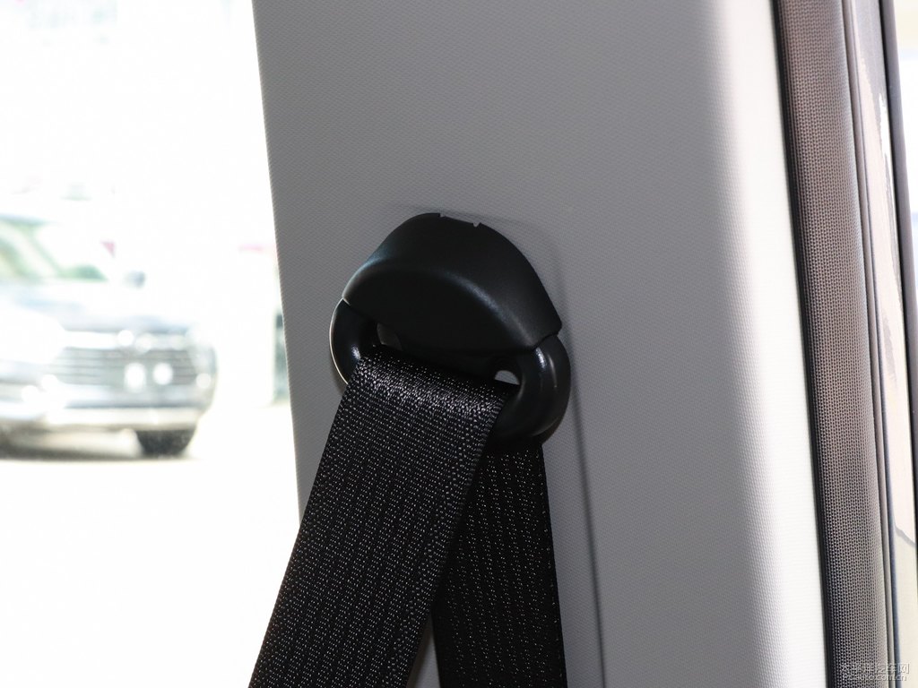 低調(diào)灰科魯澤車廂內(nèi)飾圖片