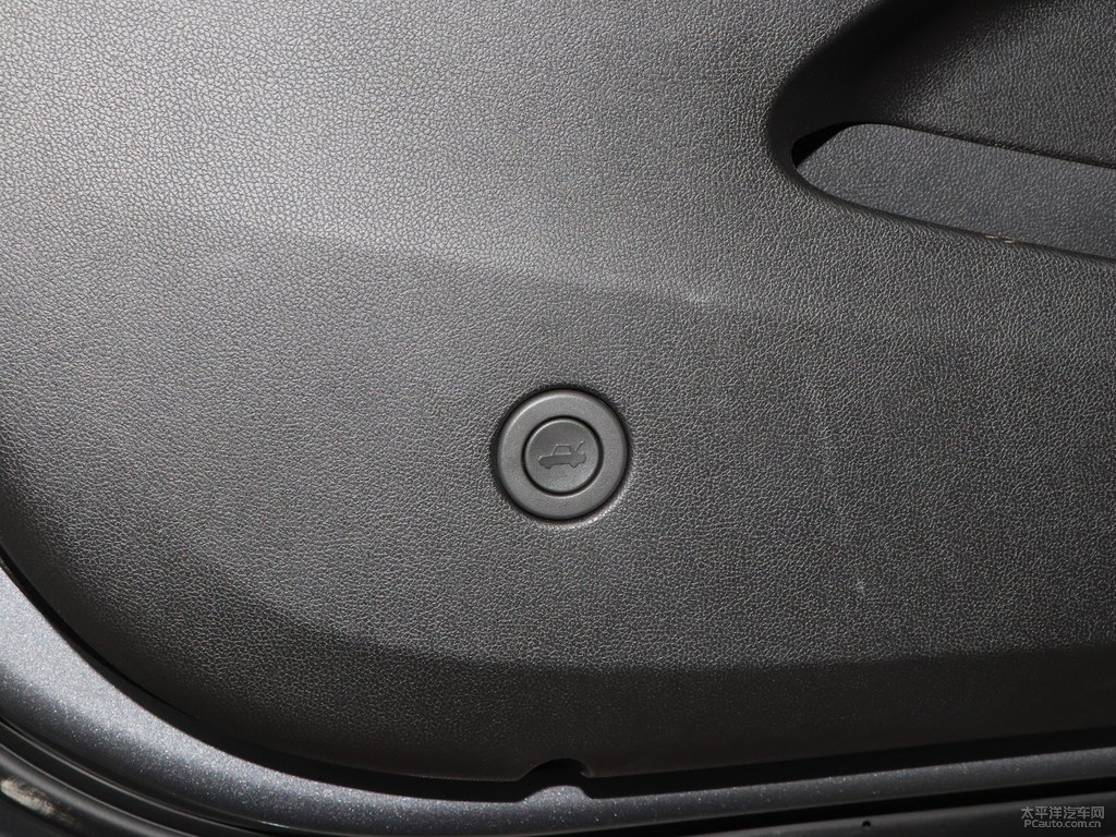 低調(diào)灰科魯澤車廂內(nèi)飾圖片