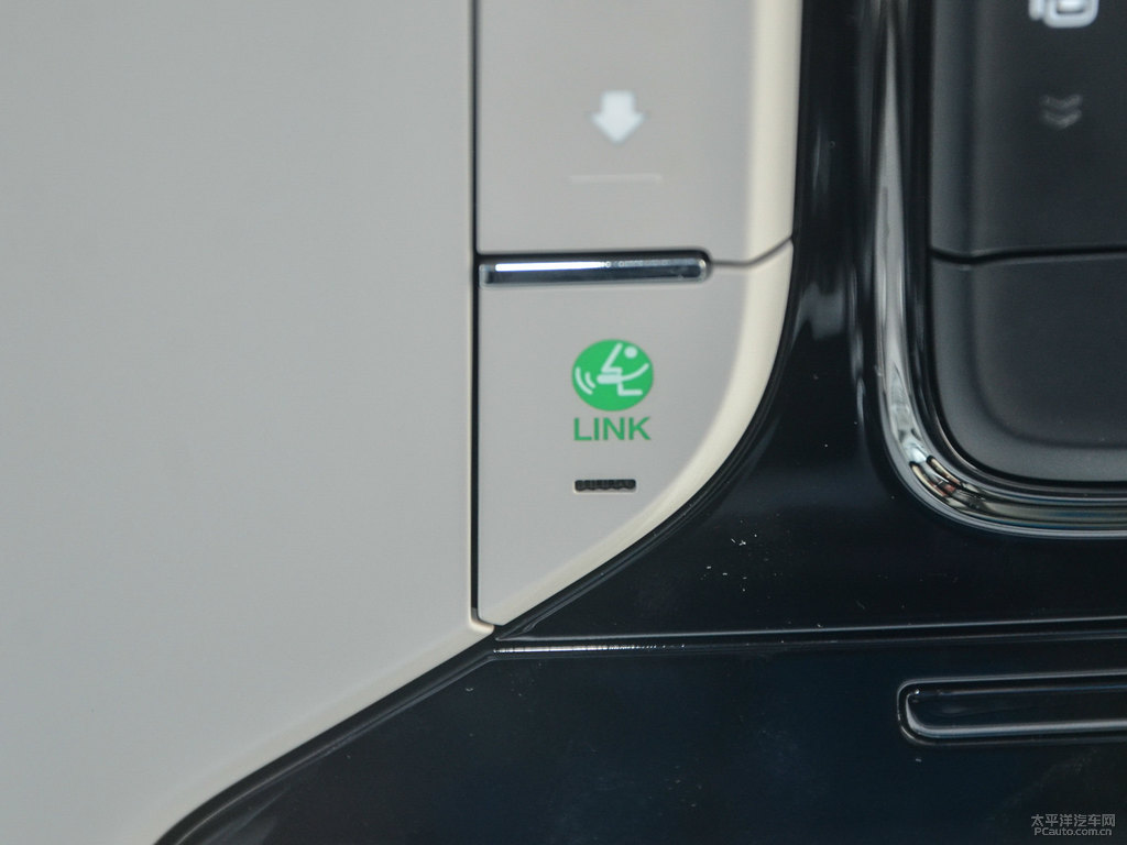 珍珠白傳祺M8車廂內(nèi)飾圖片