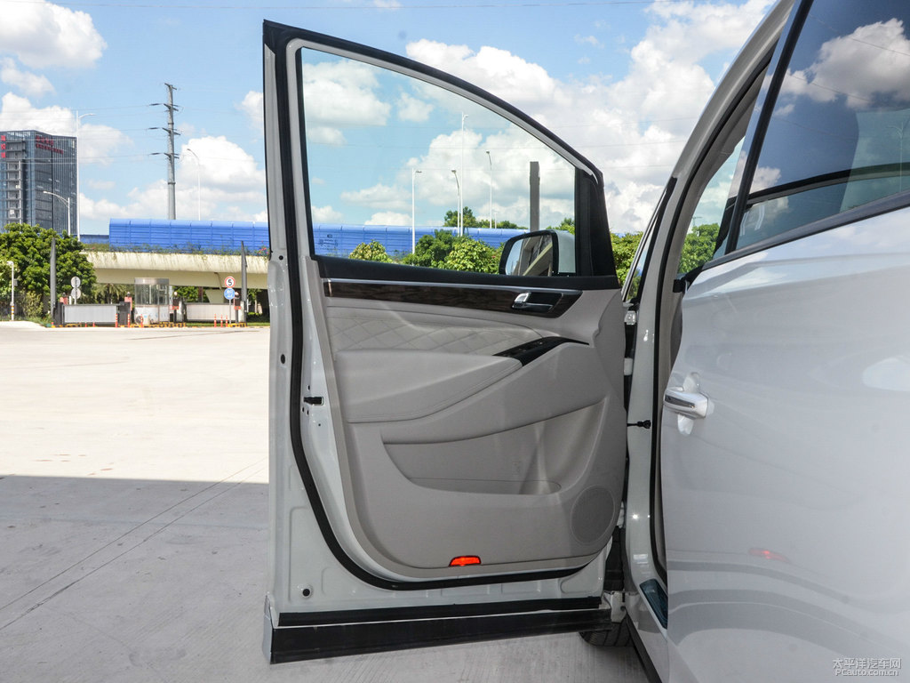 珍珠白傳祺M8車廂內(nèi)飾圖片