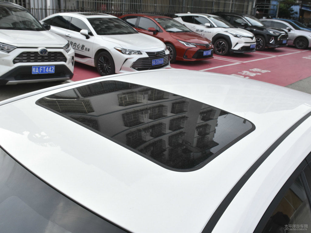 珍珠白卡羅拉車身外觀圖片