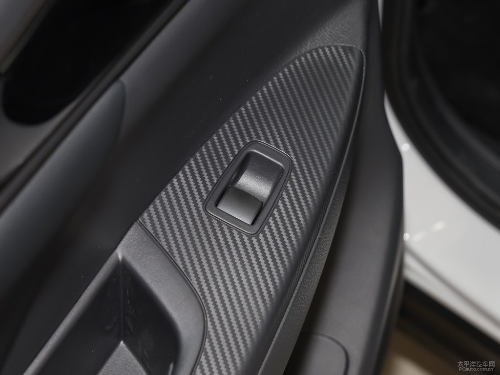 珍珠白奕歌車廂內(nèi)飾圖片