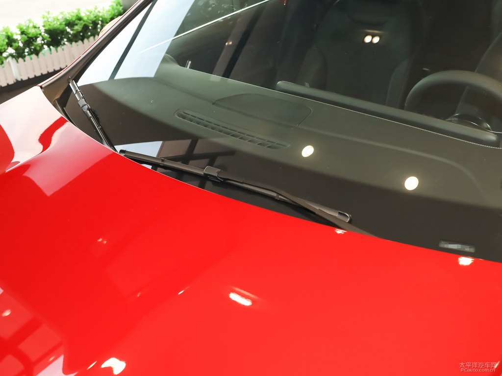 皓石英紅奔馳A級(jí)車身外觀圖片