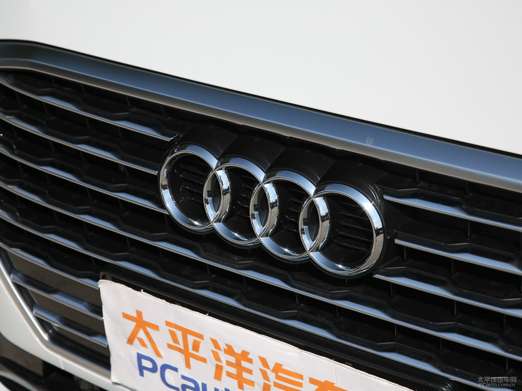 冰川白奧迪Q2L車頭外觀圖片