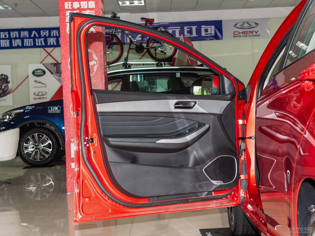 烈焰紅艾瑞澤5車廂內(nèi)飾圖片