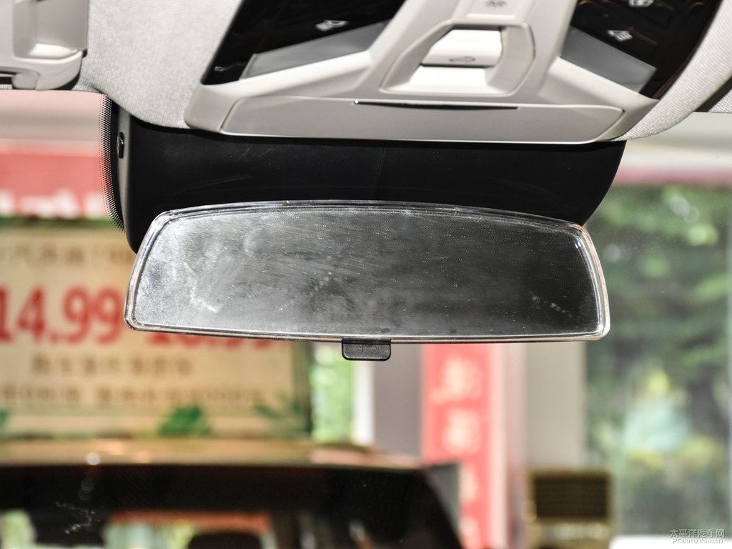 珠光白奔騰T99車廂內(nèi)飾圖片