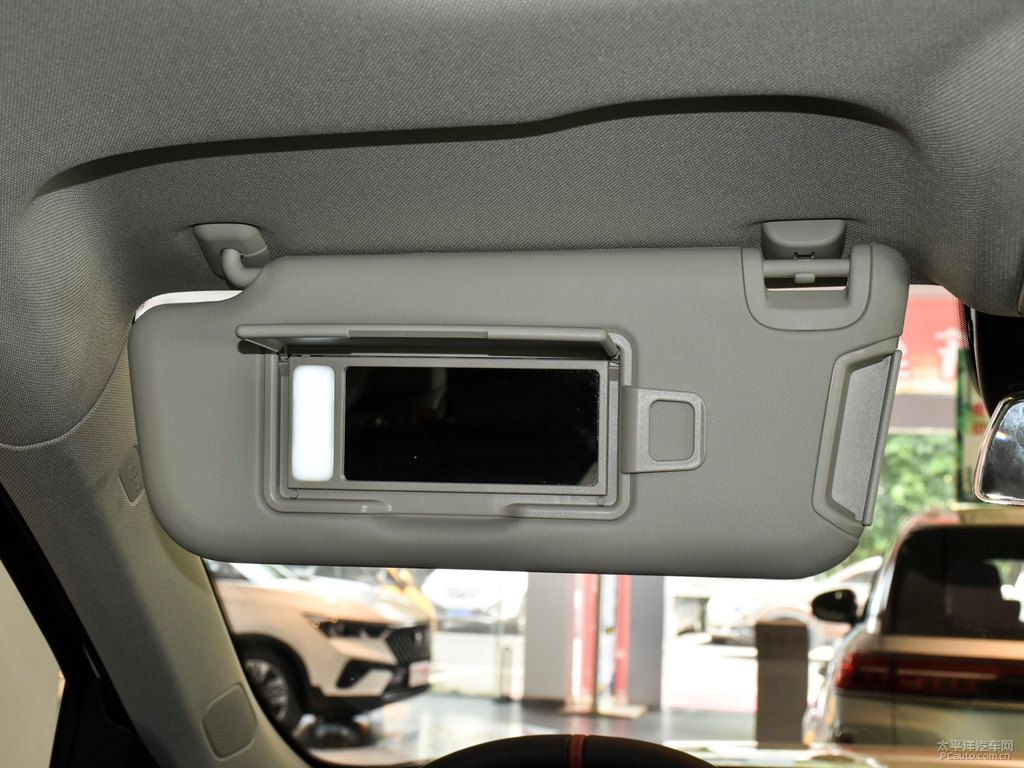 珠光白奔騰T99車(chē)廂內(nèi)飾圖片
