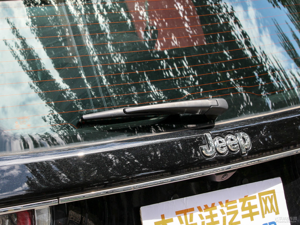 北極黑大指揮官車尾外觀圖片