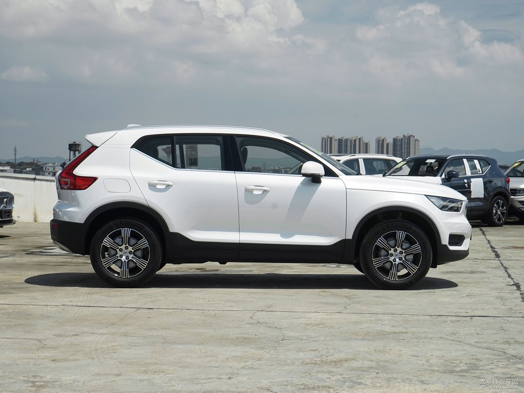 水晶白沃爾沃XC40整車外觀外觀圖片