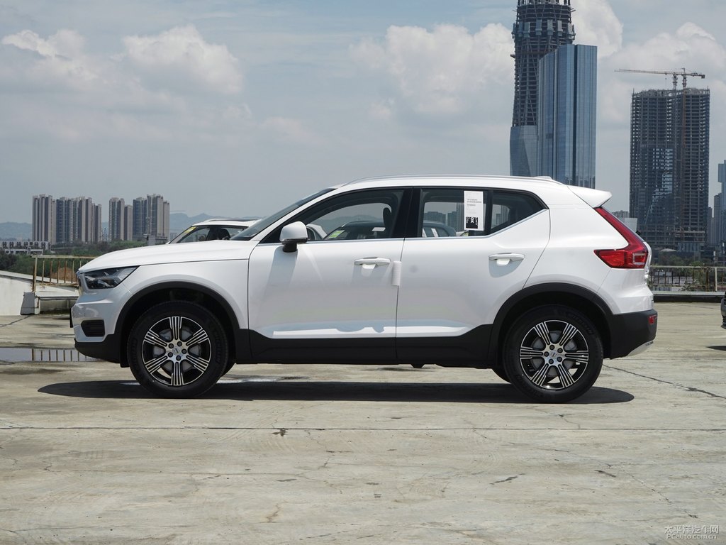 水晶白沃爾沃XC40整車外觀外觀圖片