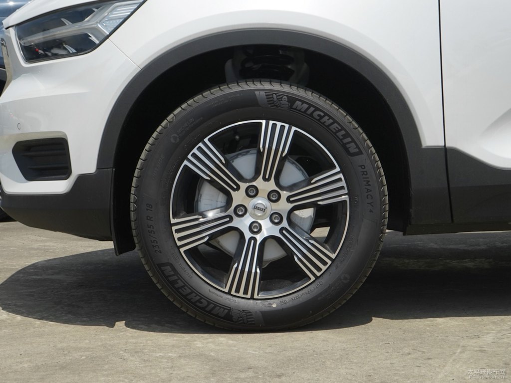 水晶白沃爾沃XC40車身外觀圖片