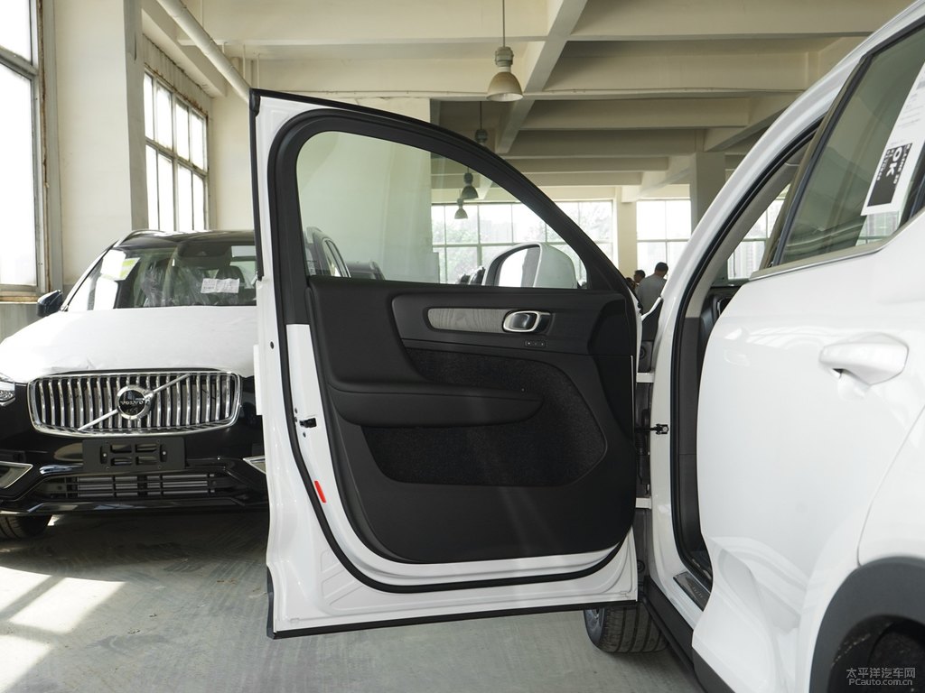 水晶白沃爾沃XC40車廂內(nèi)飾圖片