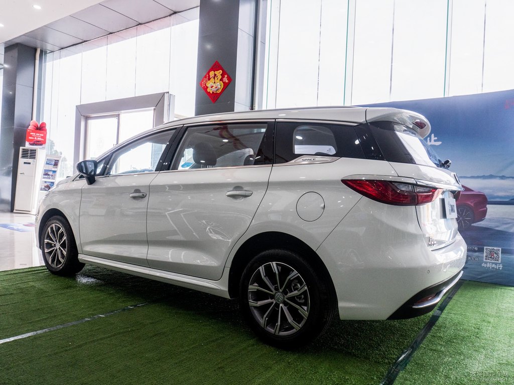 水晶白宋MAX整車外觀外觀圖片