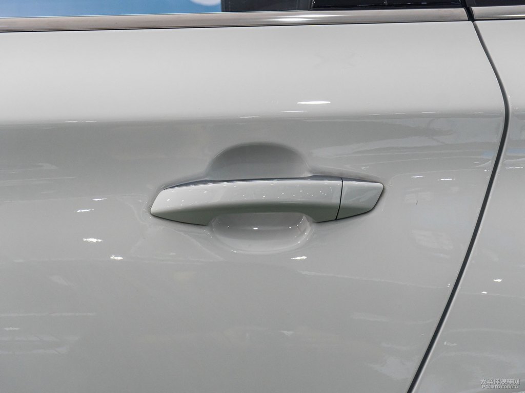 水晶白宋MAX車身外觀圖片