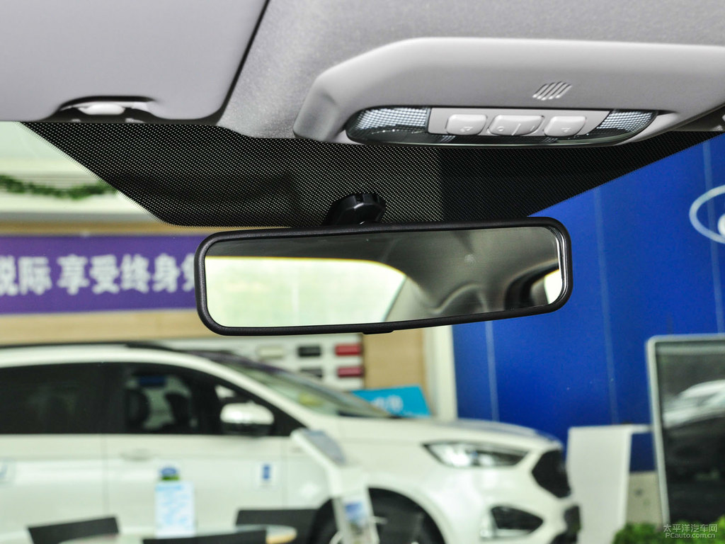 暮雪白福睿斯車廂內(nèi)飾圖片