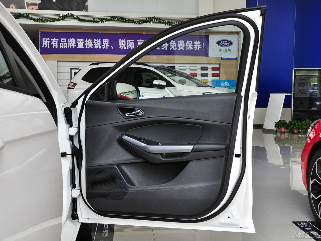 暮雪白福睿斯車廂內(nèi)飾圖片