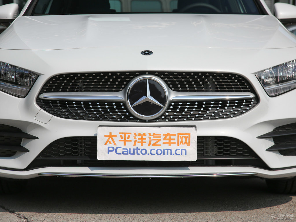 北極白奔馳A級(jí)車頭外觀圖片