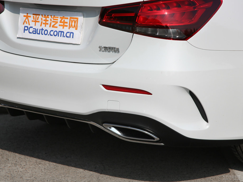 北極白奔馳A級(jí)車(chē)尾外觀圖片