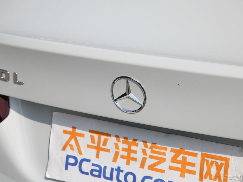 北極白奔馳A級車尾外觀圖片