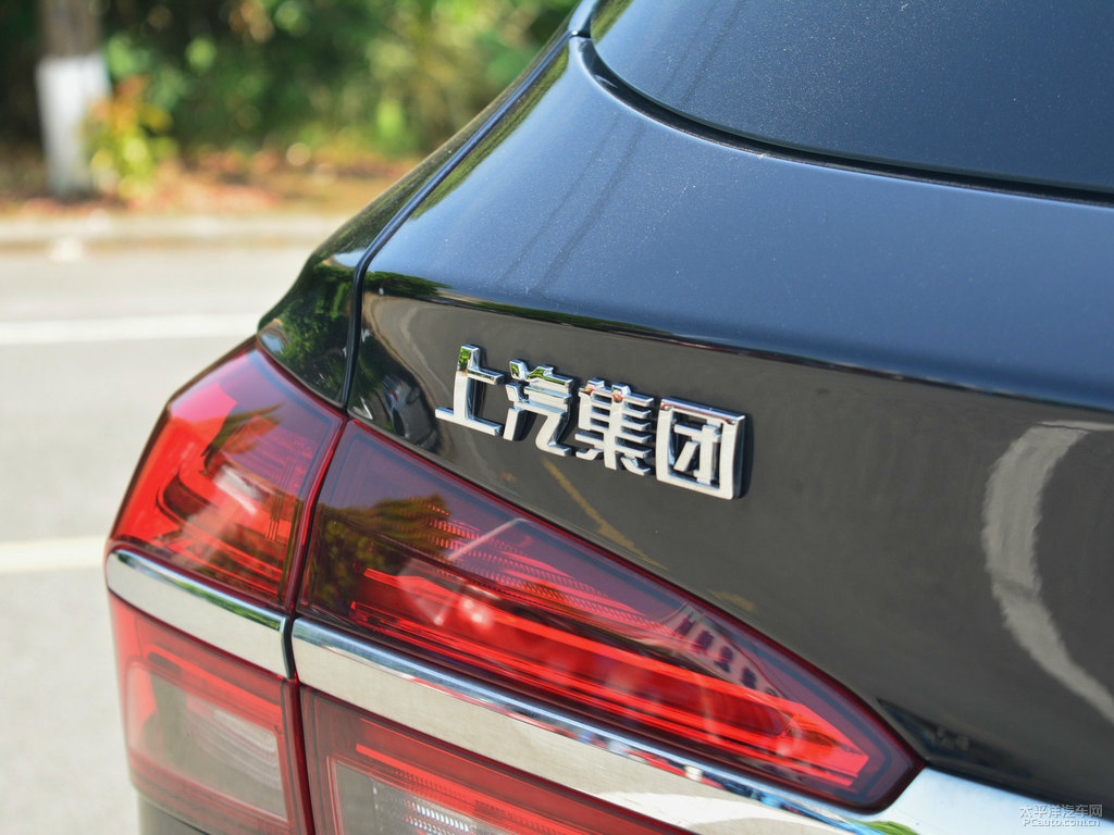 伯爵黑榮威RX5車尾外觀圖片