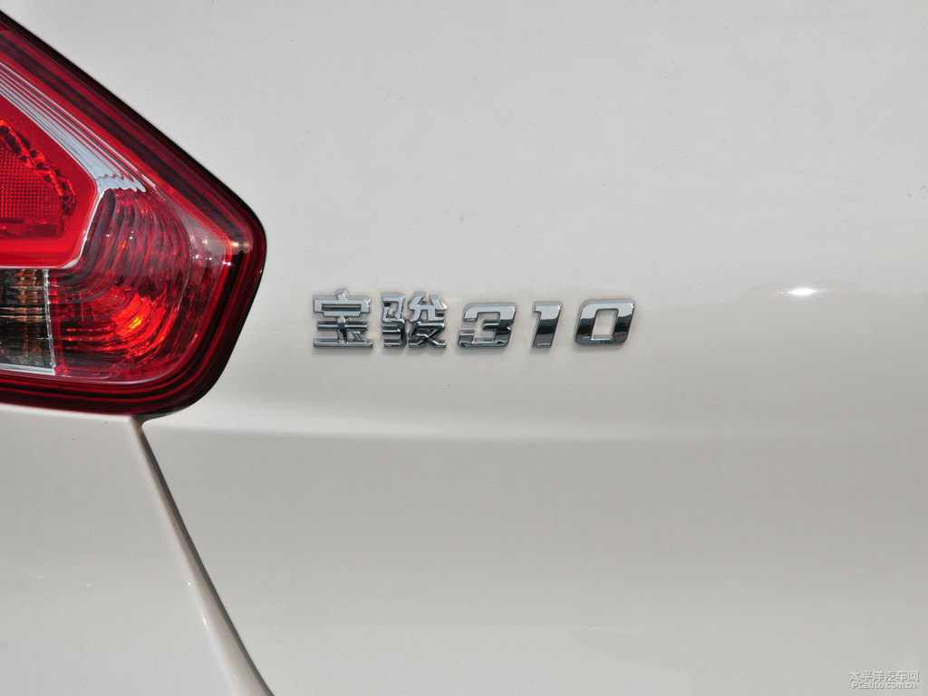 糖果白寶駿310車(chē)尾外觀(guān)圖片