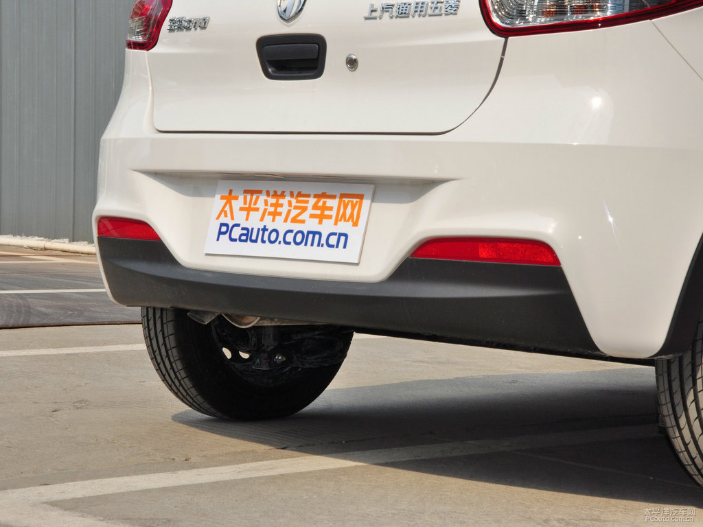 糖果白寶駿310車尾外觀圖片
