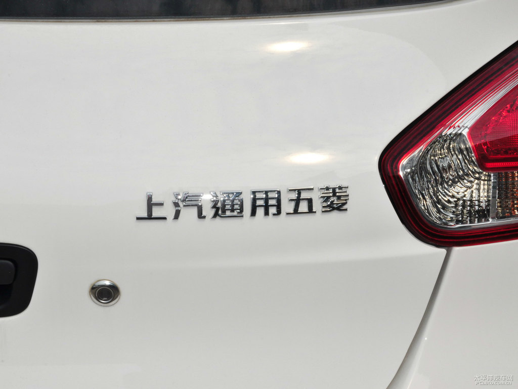 糖果白寶駿310車尾外觀圖片