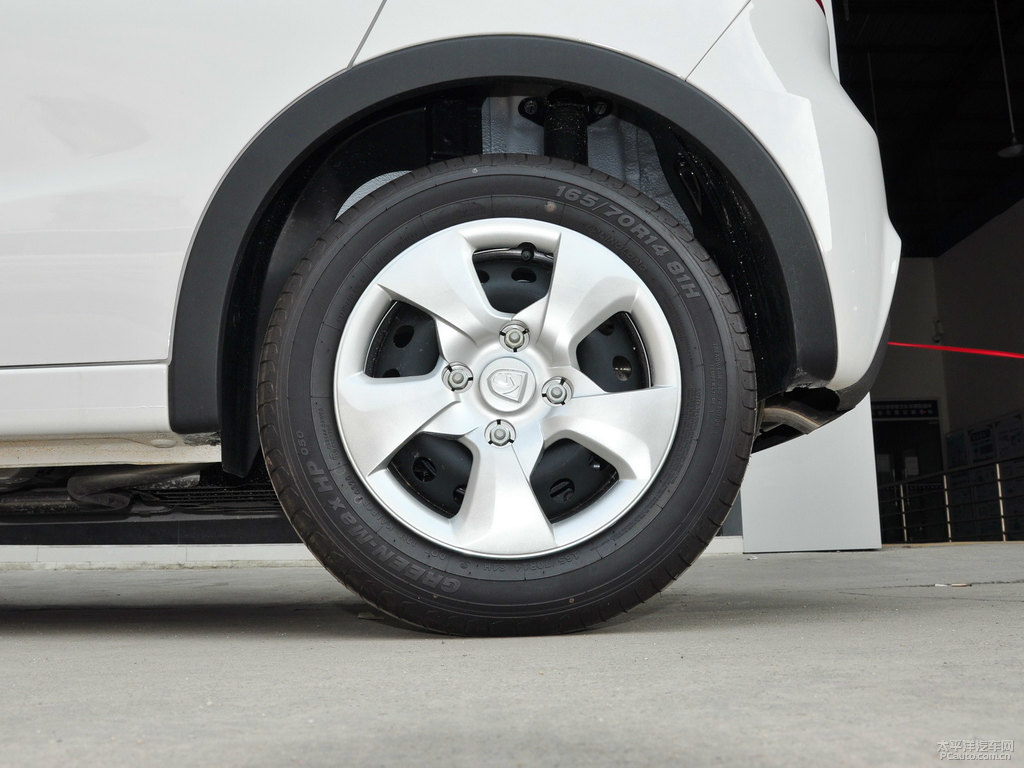 糖果白寶駿310車(chē)身外觀(guān)圖片