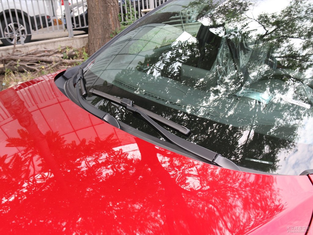 水晶魂動紅馬自達(dá)CX-4車身外觀圖片