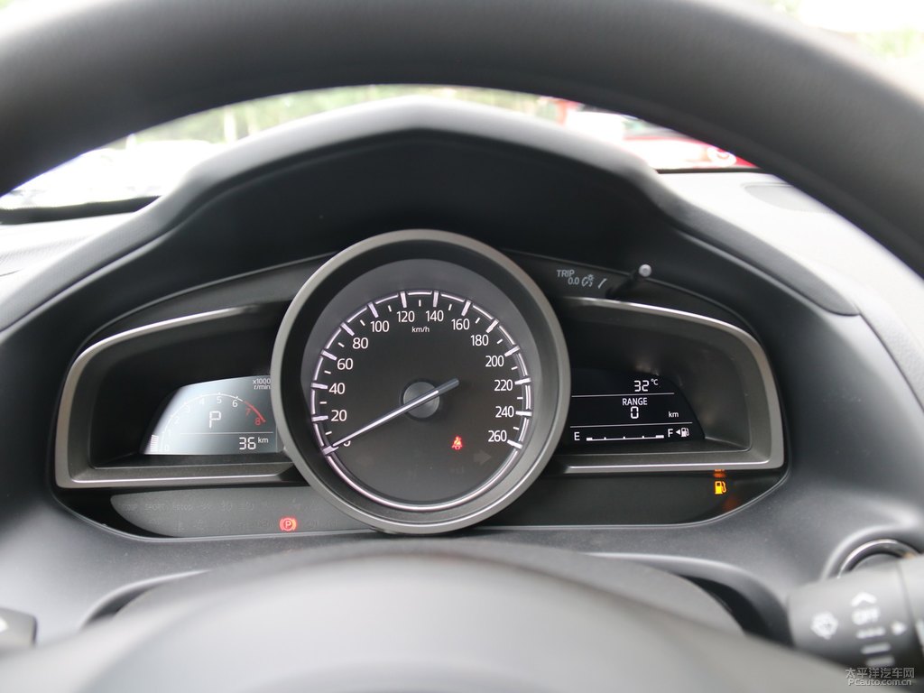 珠光白馬自達(dá)CX-4中控內(nèi)飾圖片