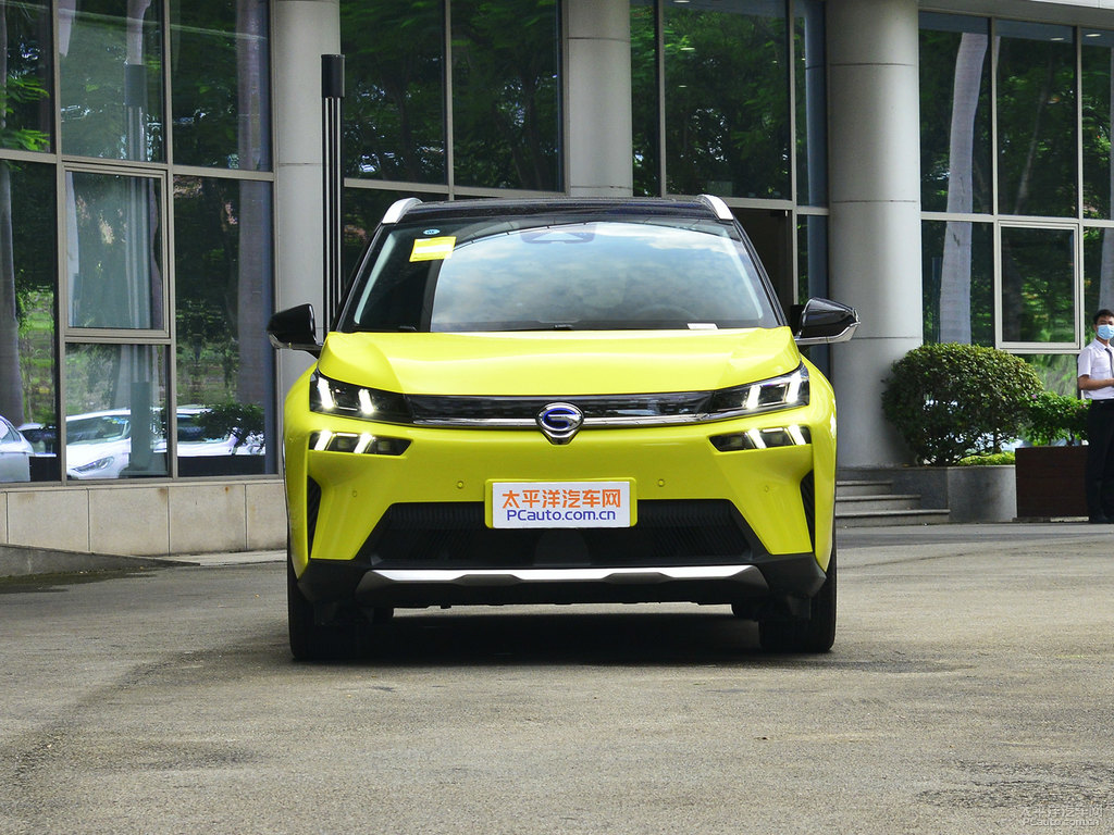 黑色+夜鶯黃AION V整車(chē)外觀外觀圖片