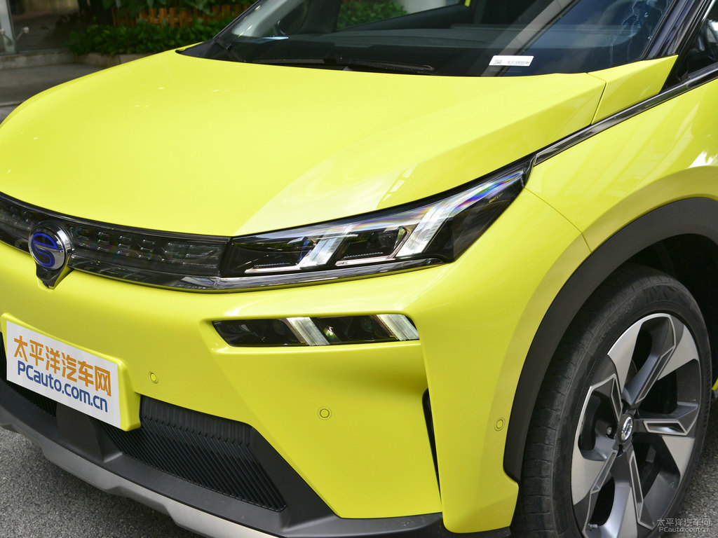 黑色+夜鶯黃AION V車頭外觀圖片