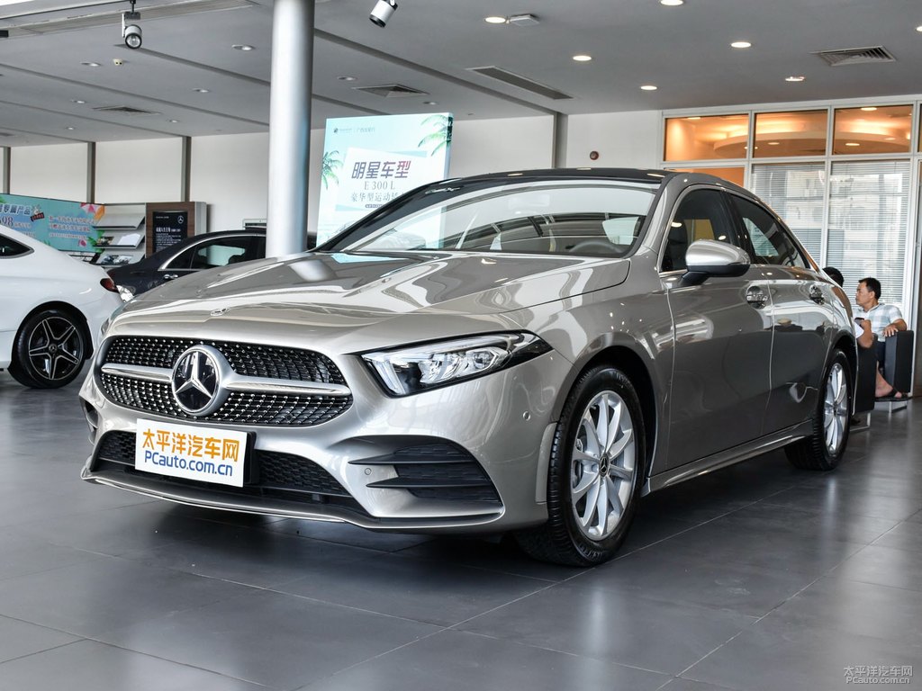 皓沙銀奔馳A級(jí)整車外觀外觀圖片