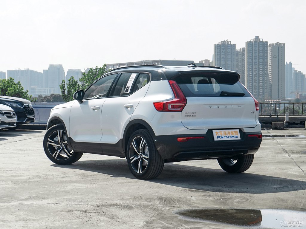 黑色/水晶白沃爾沃XC40整車外觀外觀圖片