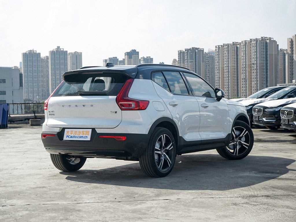 黑色/水晶白沃爾沃XC40整車外觀外觀圖片