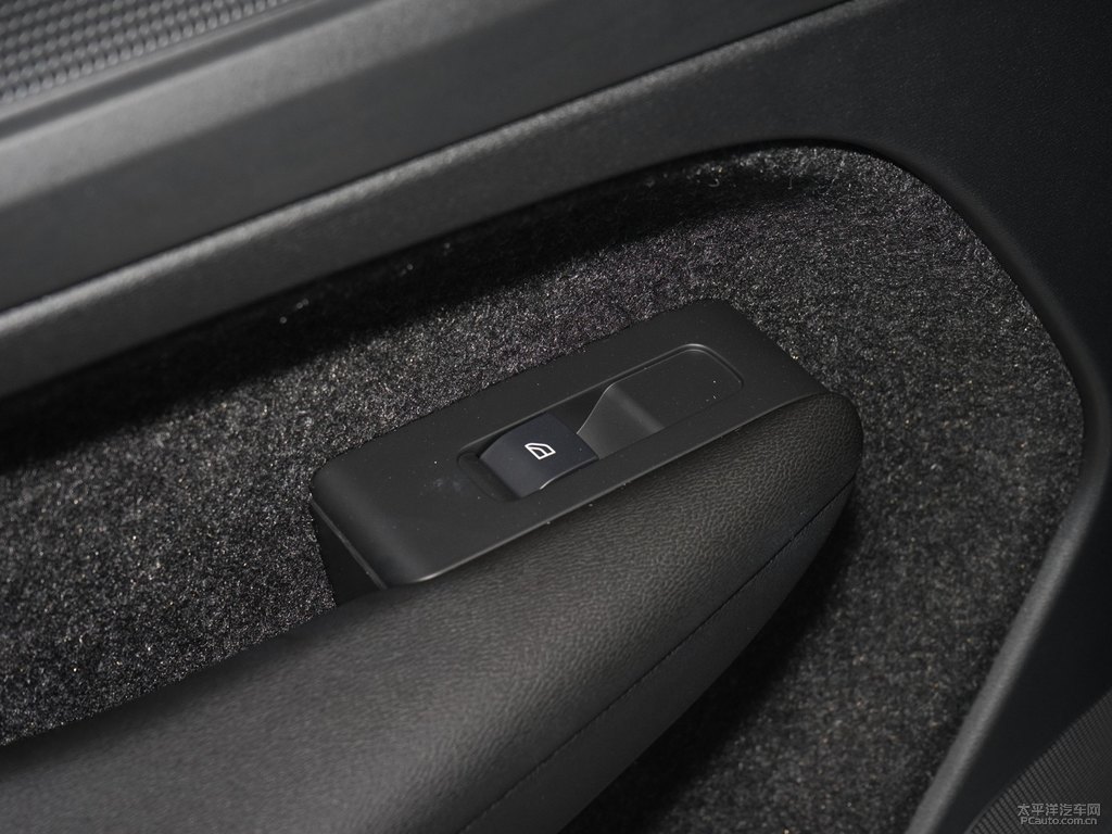 黑色/水晶白沃爾沃XC40車廂內(nèi)飾圖片