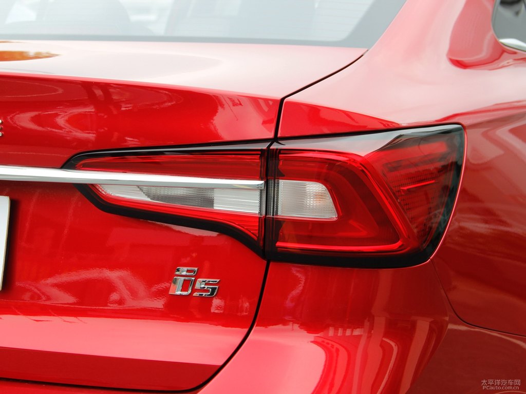 赤焰紅榮威i5車尾外觀圖片