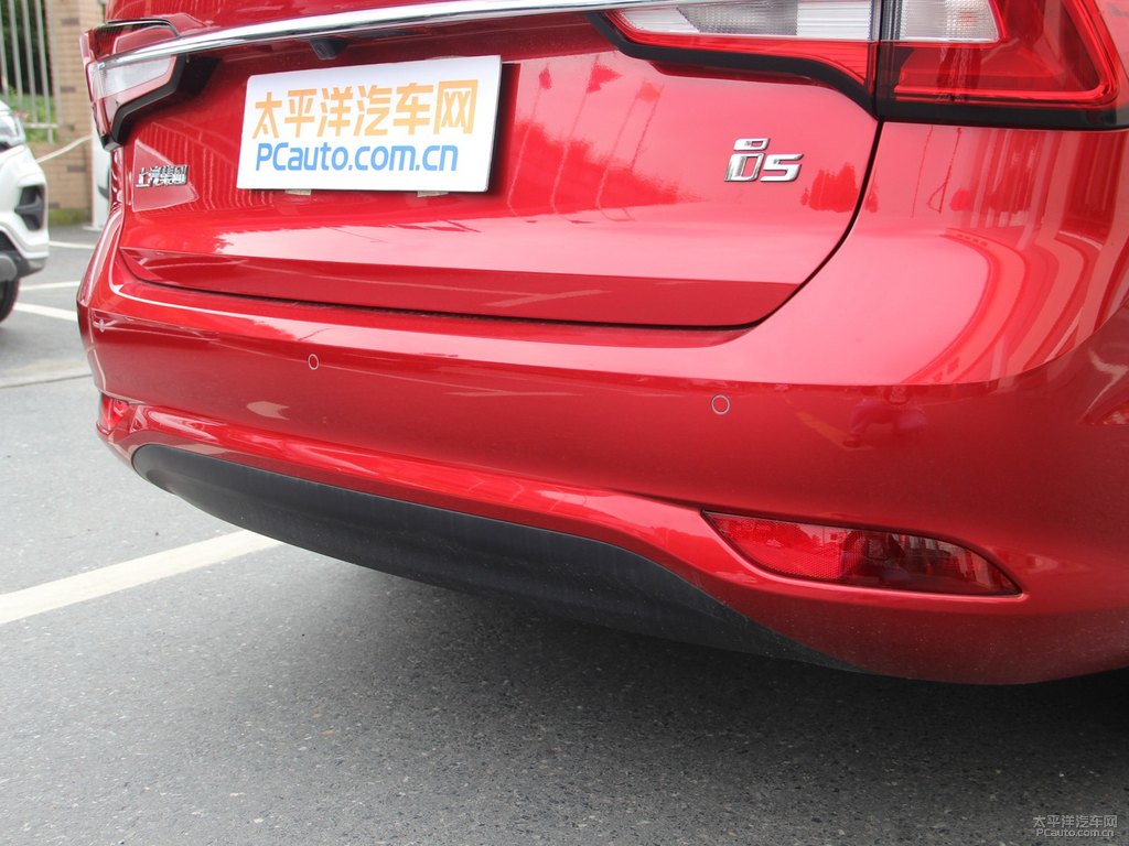 赤焰紅榮威i5車尾外觀圖片