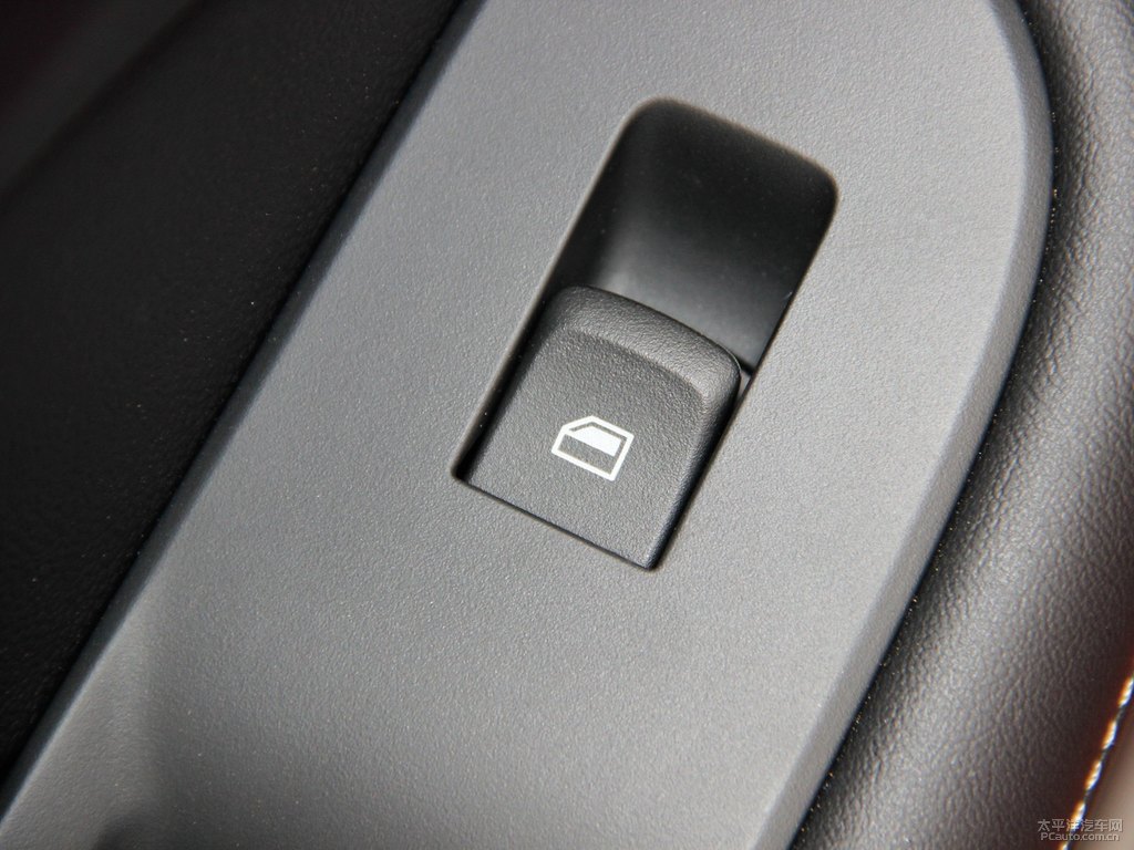 赤焰紅榮威i5車廂內(nèi)飾圖片