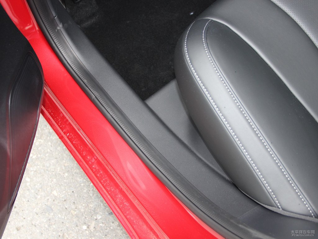 赤焰紅榮威i5車廂內(nèi)飾圖片