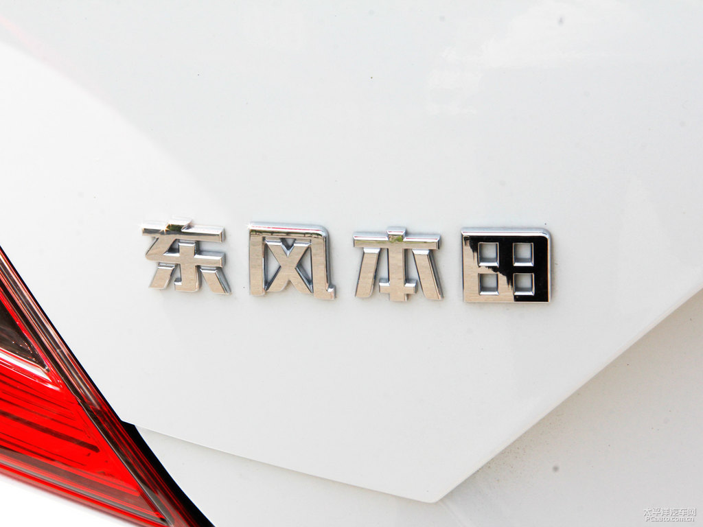 晶耀白思域車尾外觀圖片