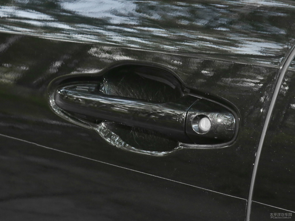 墨晶黑漢蘭達(dá)車身外觀圖片