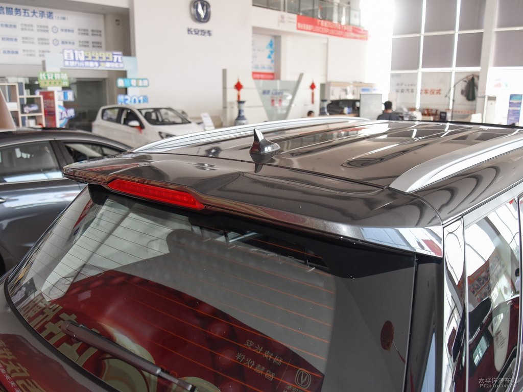 炫影灰長安CS55PLUS車尾外觀圖片