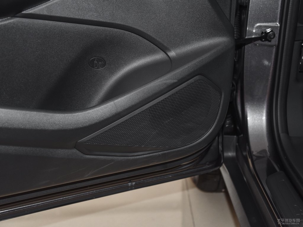 炫影灰長(zhǎng)安CS55PLUS車廂內(nèi)飾圖片