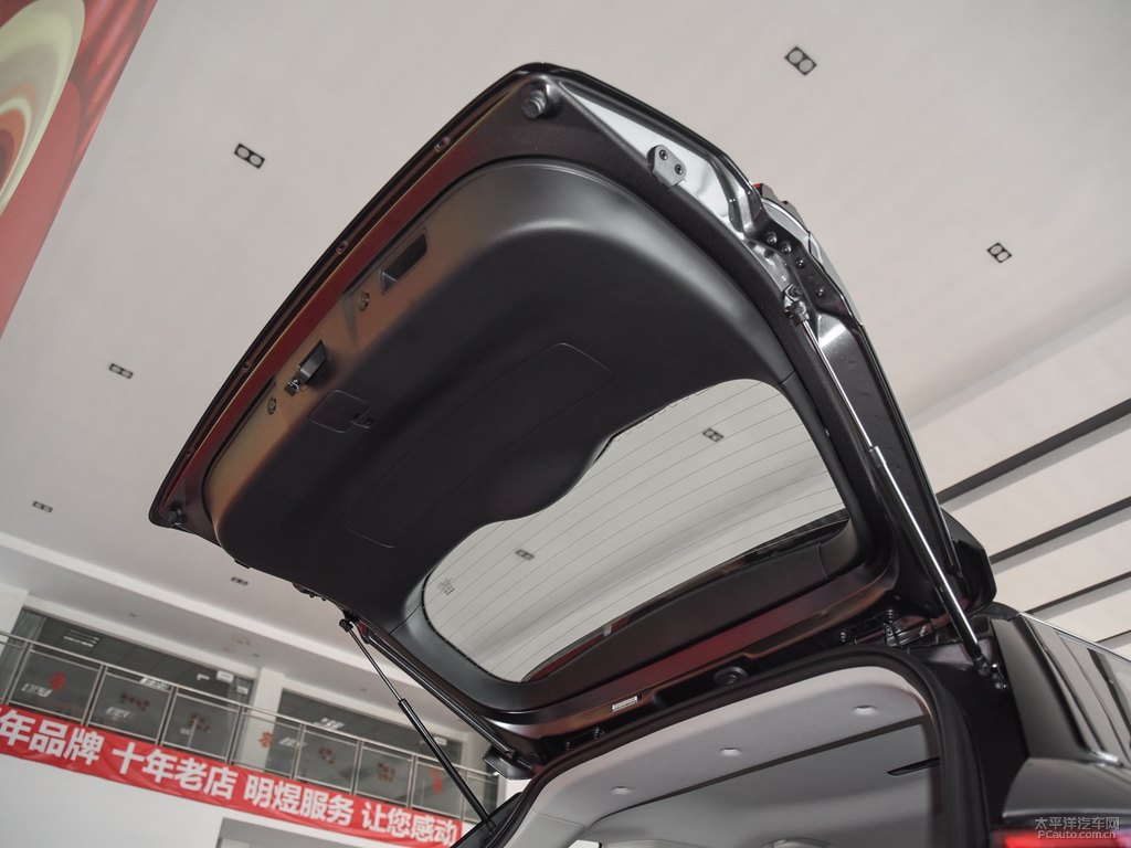 炫影灰長(zhǎng)安CS55PLUS后備廂空間圖片