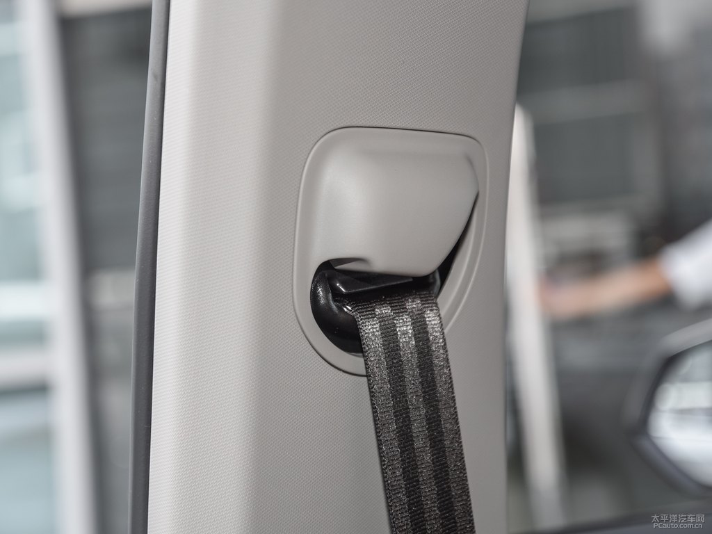 玉釉白哈弗H6車廂內(nèi)飾圖片