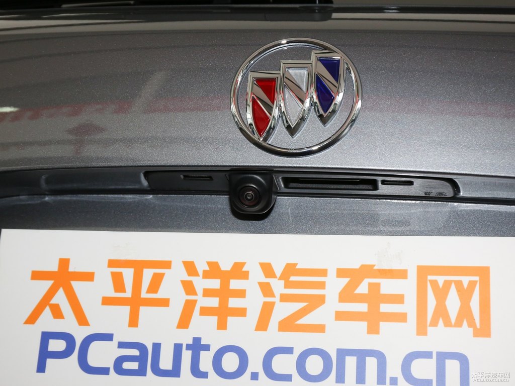 隕鐵灰昂科威車尾外觀圖片