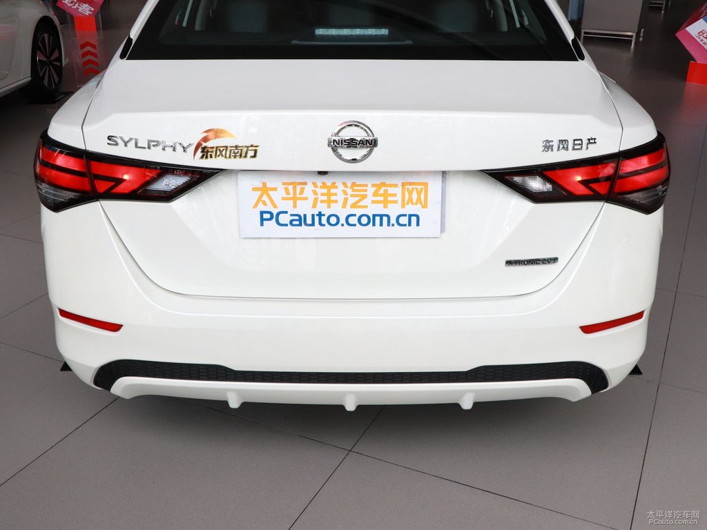 珠光白軒逸車尾外觀圖片
