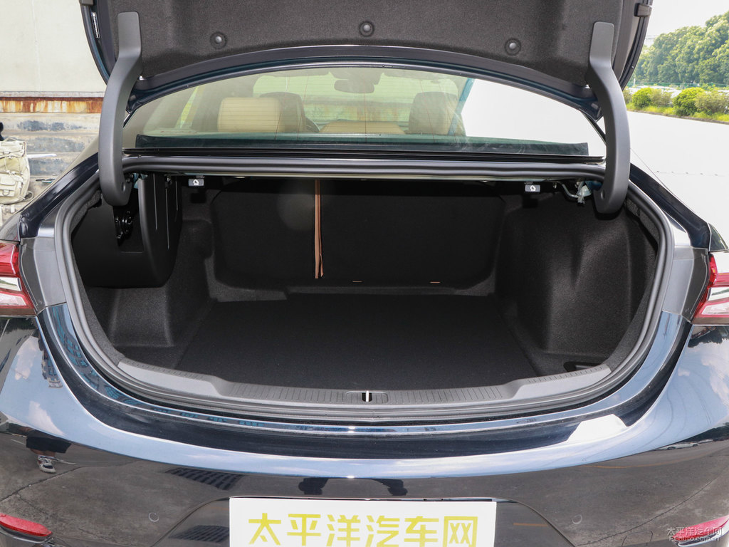 御瓷青君越后備廂空間圖片