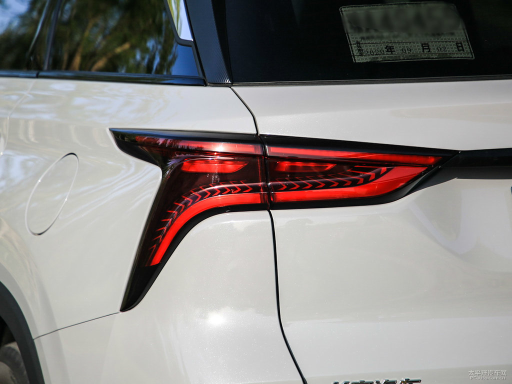 原子灰長安CS75 PLUS車尾外觀圖片